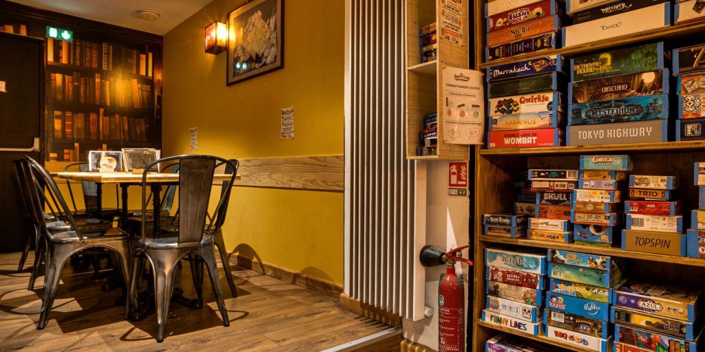 découvrez les meilleurs bars à jeux de lyon pour des soirées conviviales entre amis, avec une large sélection de jeux de société et une ambiance chaleureuse.